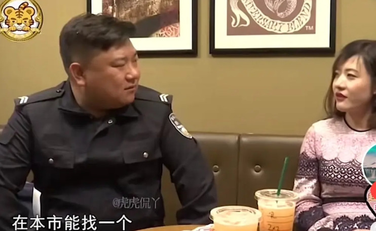月薪3000单身保安队长相中漂亮二婚妈妈，女方得知对方收入嘲讽道“出去一趟工资都