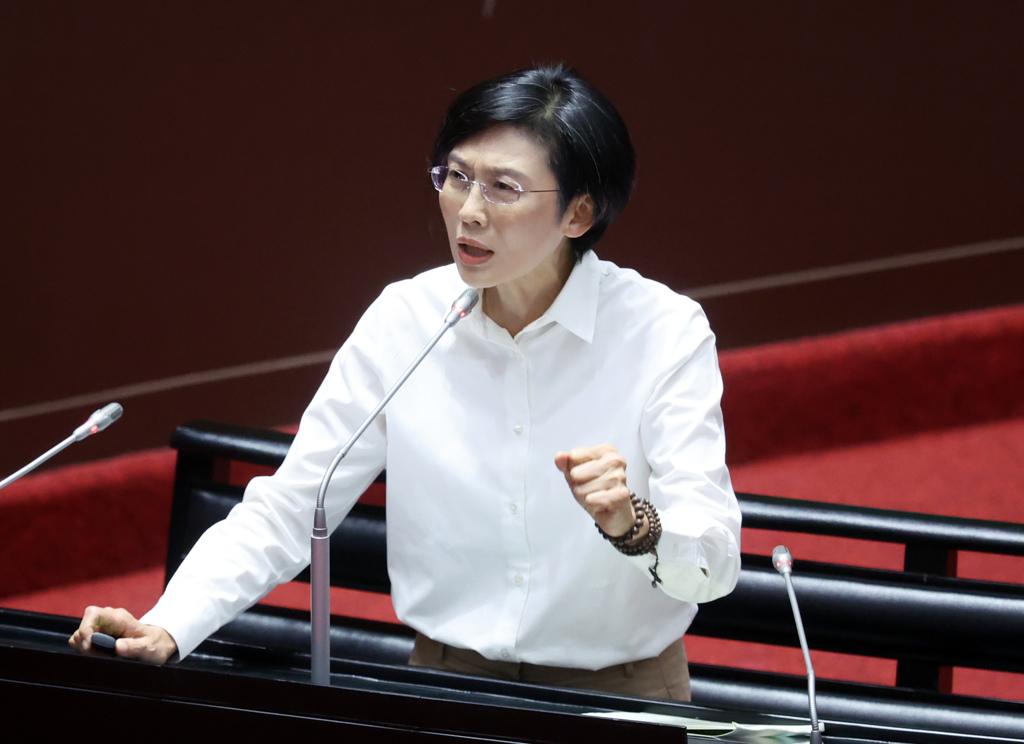 民进党绿委林岱桦涉嫌诈领助理费遭起诉，12日再被周刊爆料与通法寺住持释煌智关系超