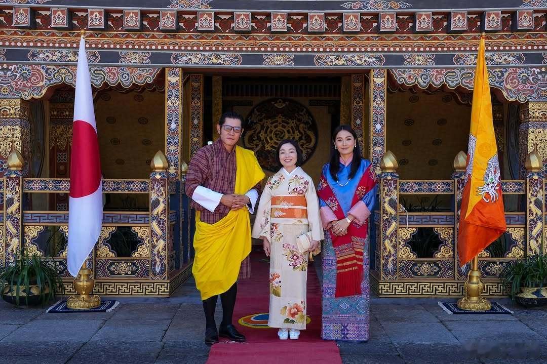 不丹王室日本皇室🇧🇹8月11日，日本三笠宫彬子女王访问不丹王国，这次访问是