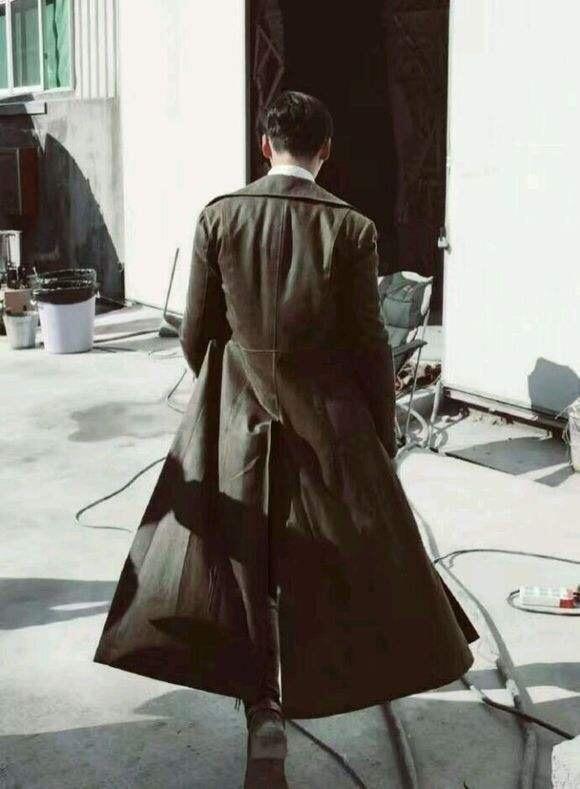 热点话题:光看背影你能猜出谁是鹿晗、张艺兴