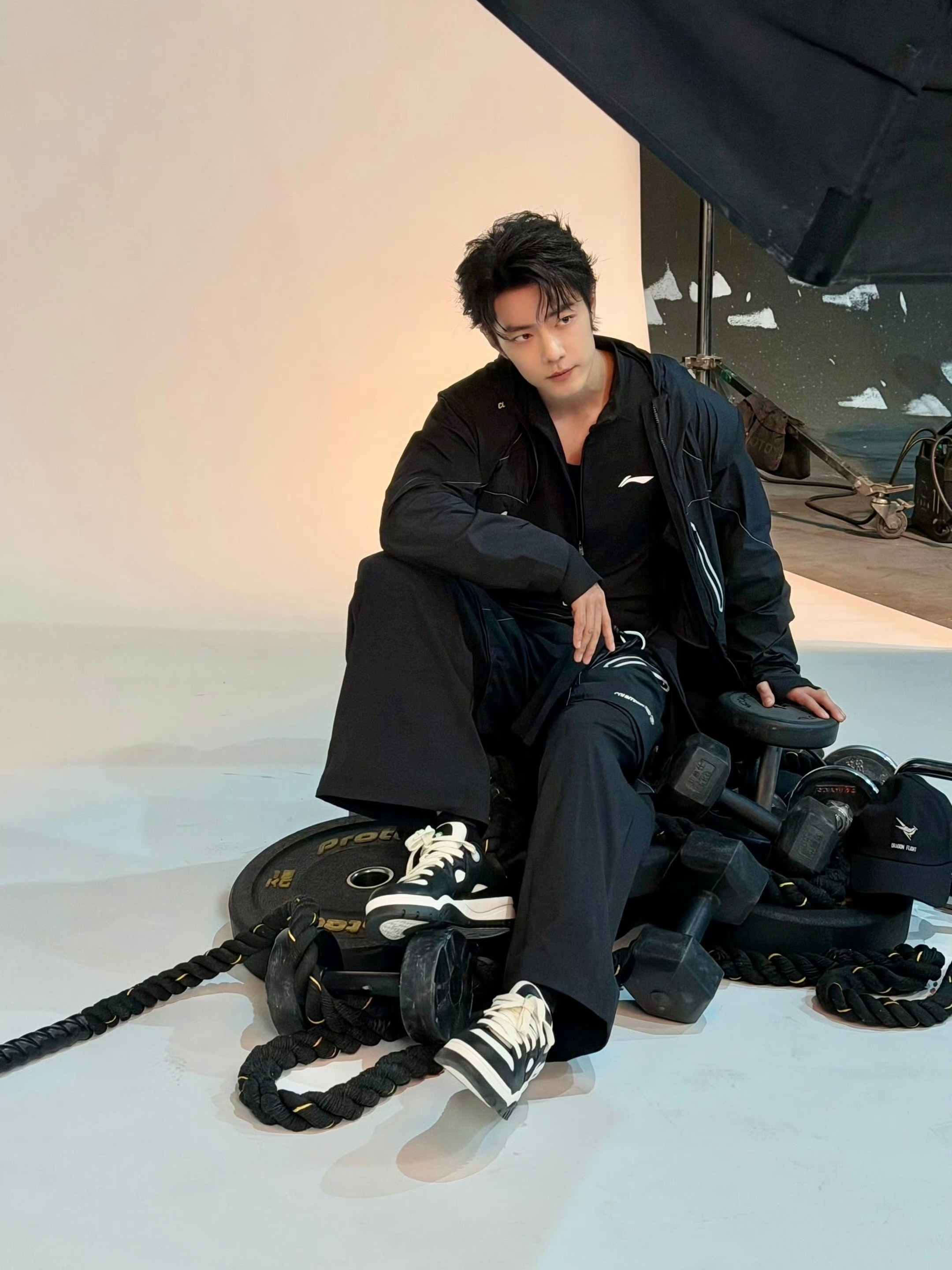 肖战最新广告花絮，把运动服穿出了奢侈品的感觉，非常齐夏