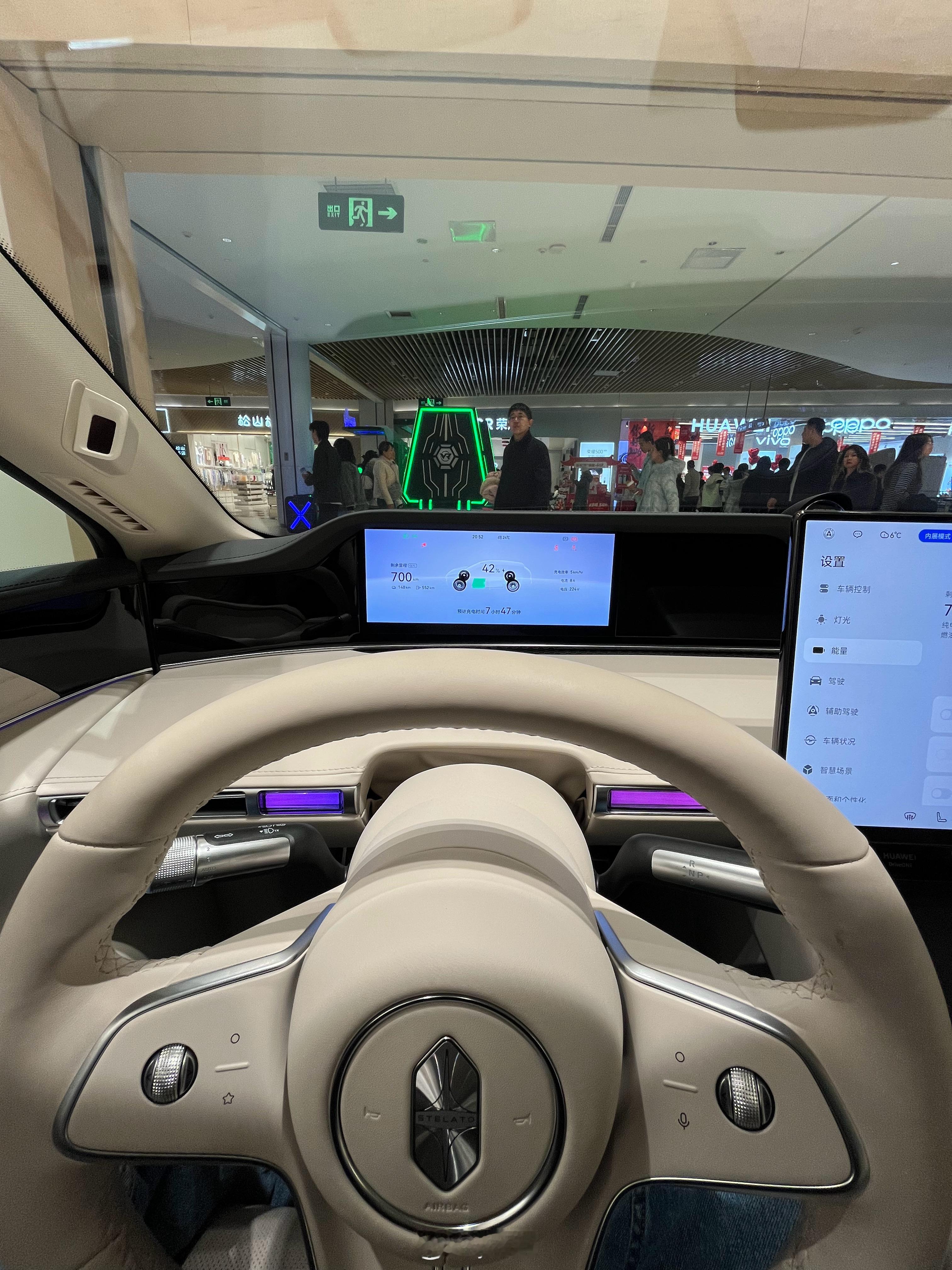 卧槽这乱七八糟的，一坐进来就懵了，这怎么能安安静静地开车啊yz77聊车