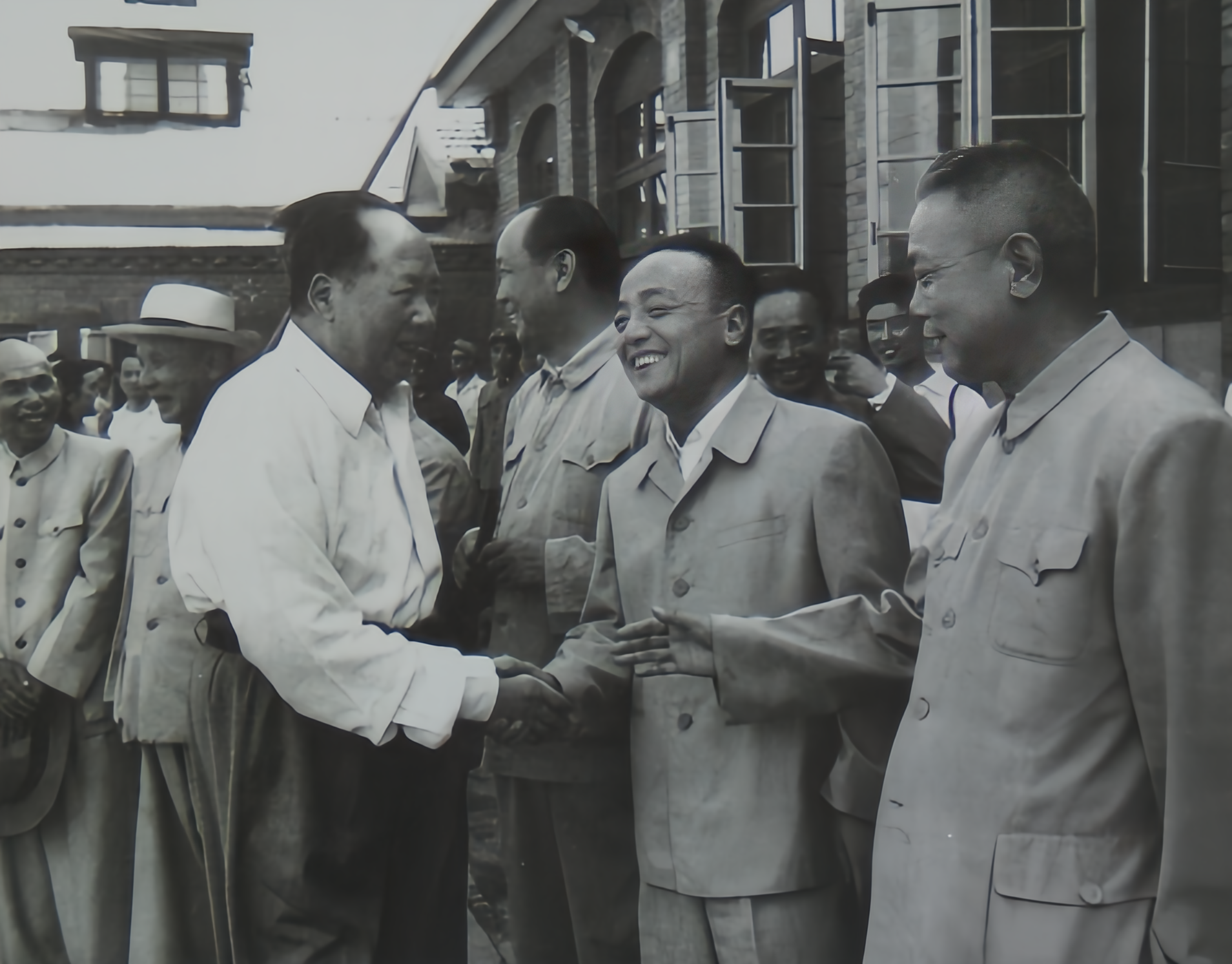 1983年李先念当选为国家主席，1988年杨尚昆当选为国家主席。两人一前一后，都
