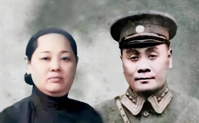 1938年1月，四川王刘湘病逝于汉口，蒋介石前去吊唁时，在灵堂之上经历了他人生中