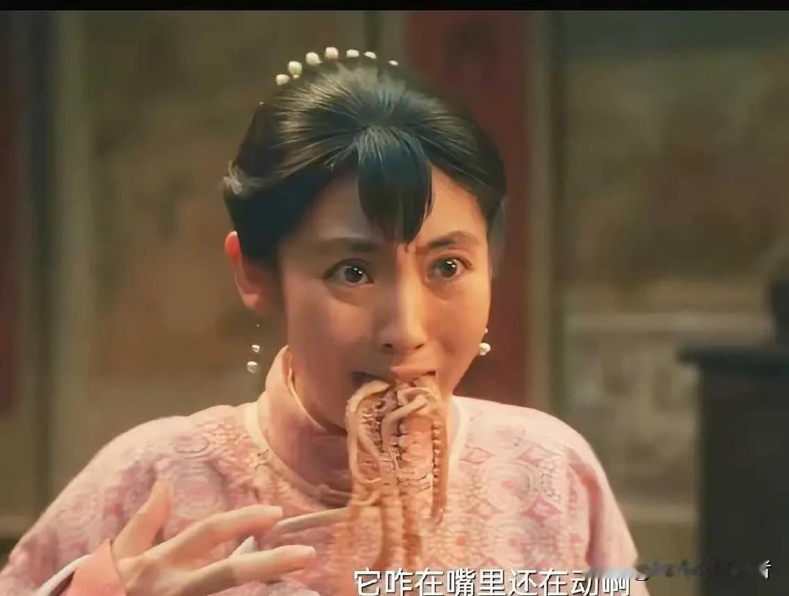 邢菲这不就火了，《生万物》邢菲饰演的苏苏真是看的让人着急，好好的女孩子，傻乎乎替