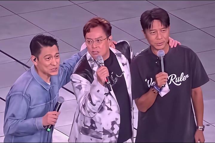 刘德华、谭咏麟和李克勤三个男人当中，我最佩服的人就是李克勤了，他大大方方地结婚生