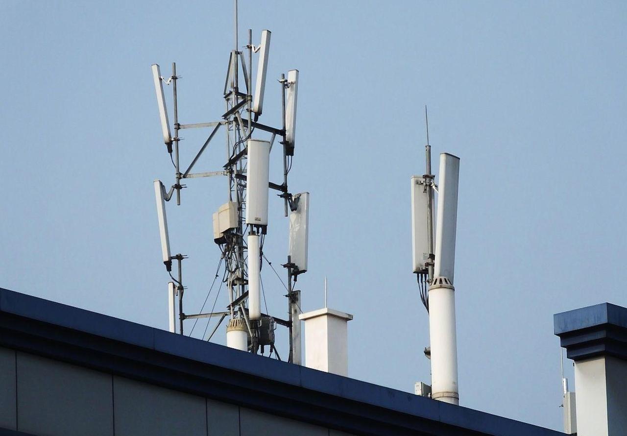 【又见业主集体投诉基站：离楼仅10米、还没公示，铁塔最后拆了】刷政府公共平