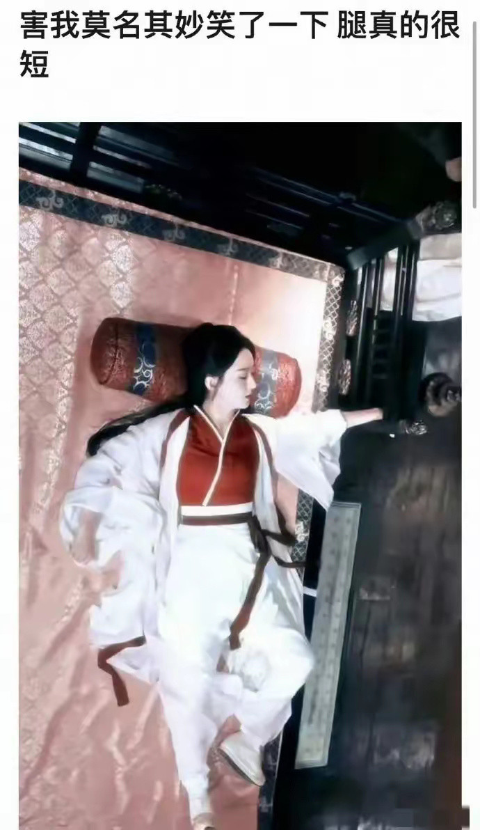 难怪都说导演的审美决定了演员的身材…​​​