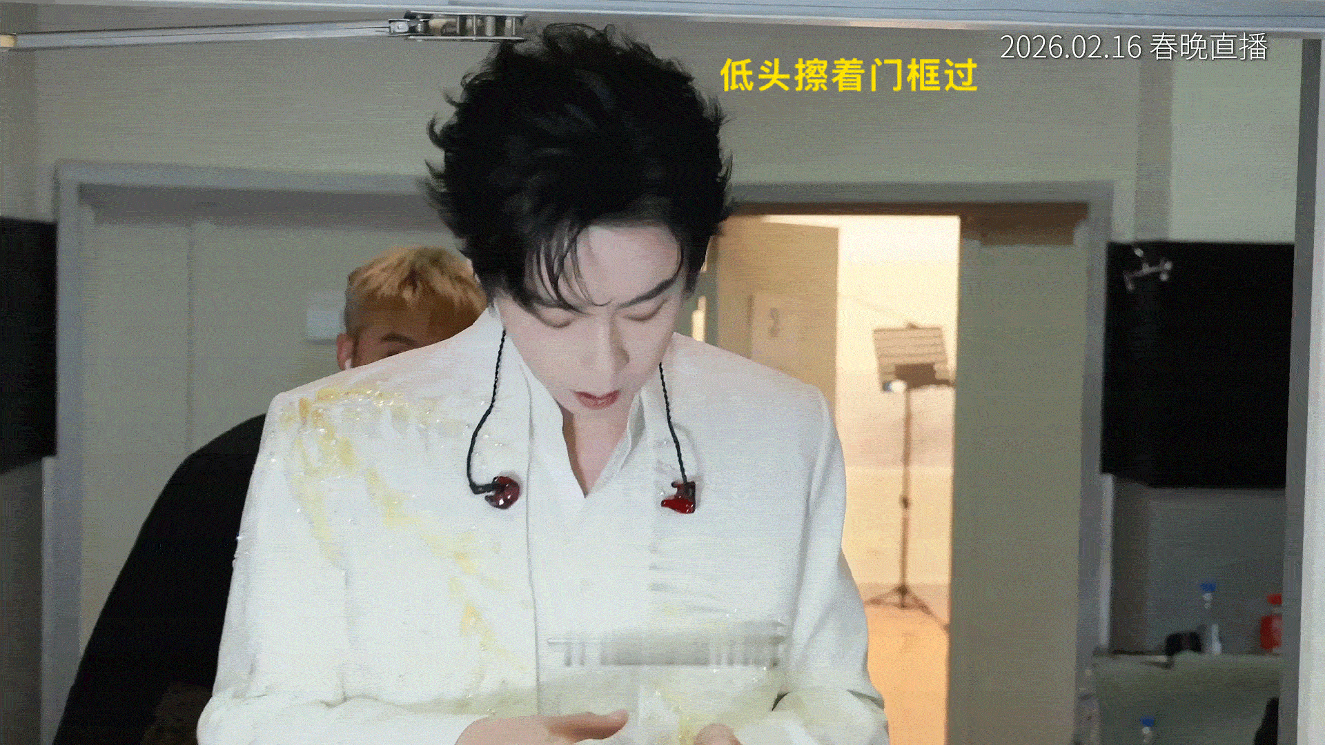 刘宇宁马年春晚vlog对刘宇宁身高腿长有了实感看完刘宇宁马年春晚vlog对他身