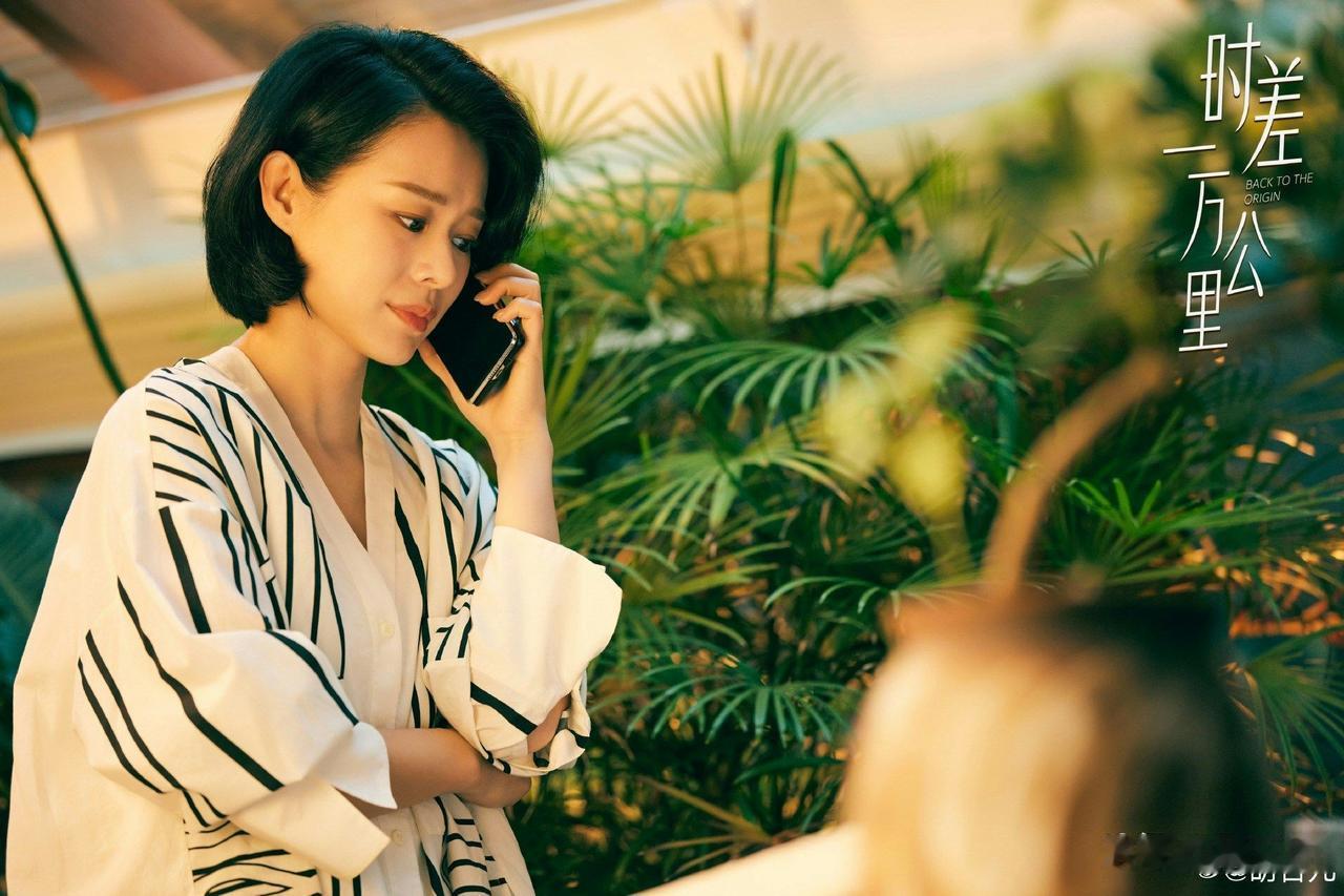 咱就是说胡杏儿在新剧《时差一万公里》里竟然和TVB老搭档陈豪演前任！两人全程粤语