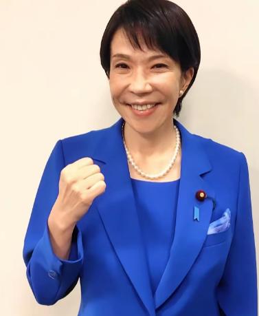 高市早苗再也控制不住自己的表情了，在采访时，她大声喊道：中国的行为是毫无道理的，