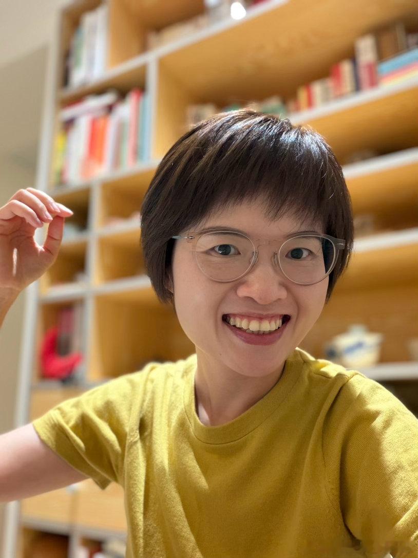 花了一下午习惯刚染的头发