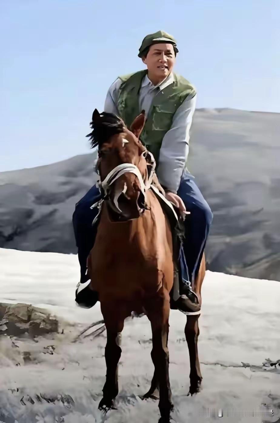 翻看毛主席老照片，瞬间读懂什么叫家国脊梁一张张泛黄老照片，定格的从不是简单