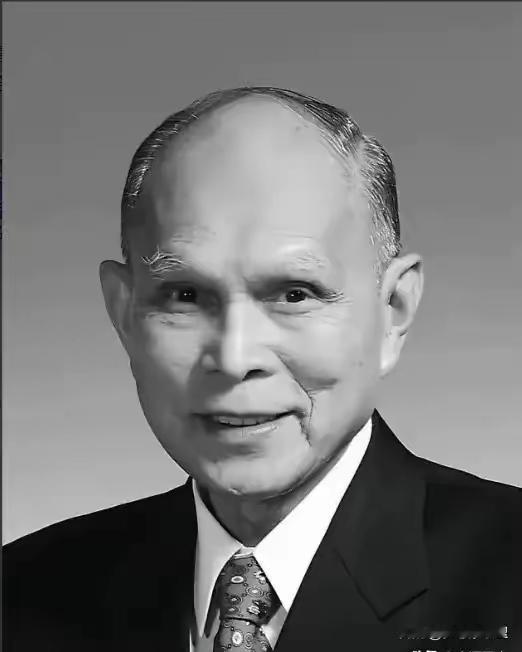 抗美援朝期间，霍英东只有四条船，当时向大陆走私的人不少，但后来得到解放军认可的就