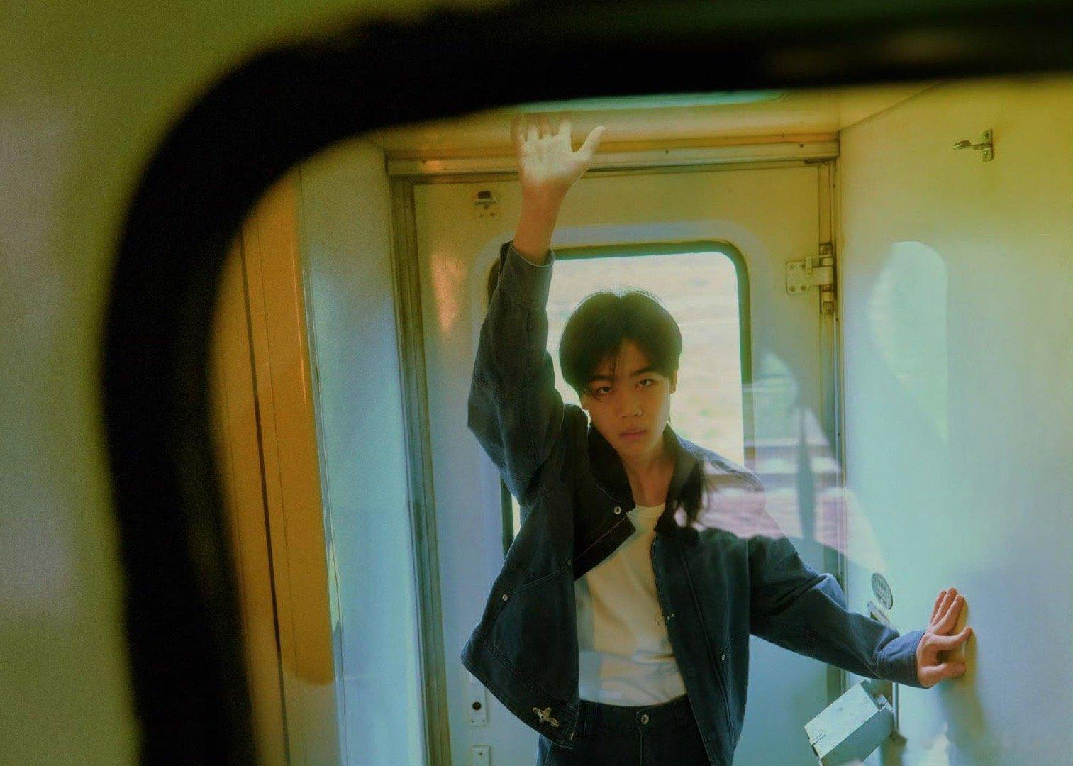 16岁的韩昊霖从童星到16岁少年，韩昊霖的成长轨迹清晰可见。最近在《骄阳似我》