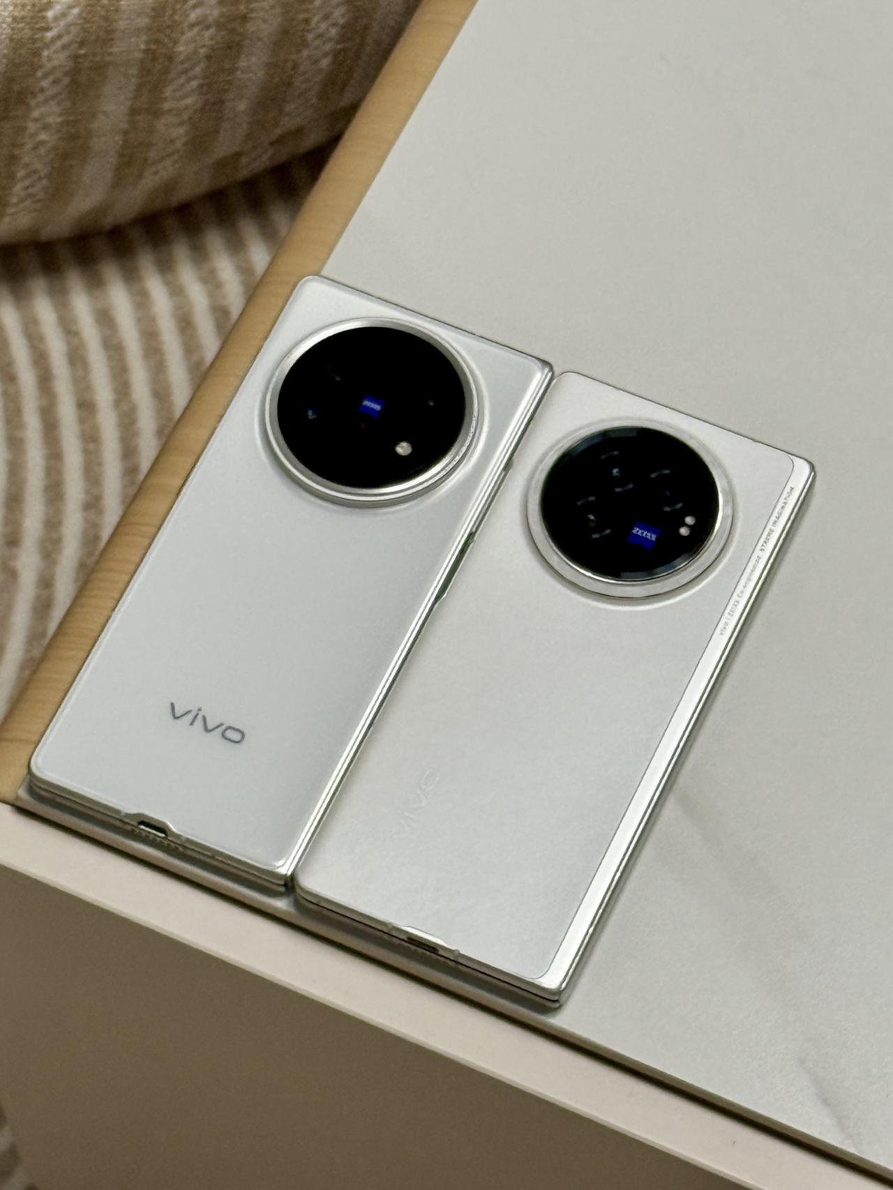 vivoXFold3换Fold5。Fold5从首发到现在是我对象在用，她