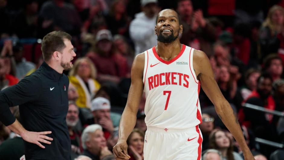 火箭今天的变阵，将雨姐JD戴维森放入了常规轮换但是，主场面对公牛，打的依然非