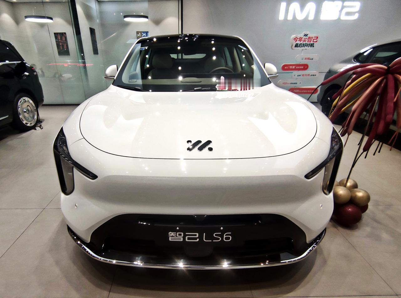 七大王牌配置《智己LS6》上汽集团智己汽车旗下，一款超级大五座智能SUV