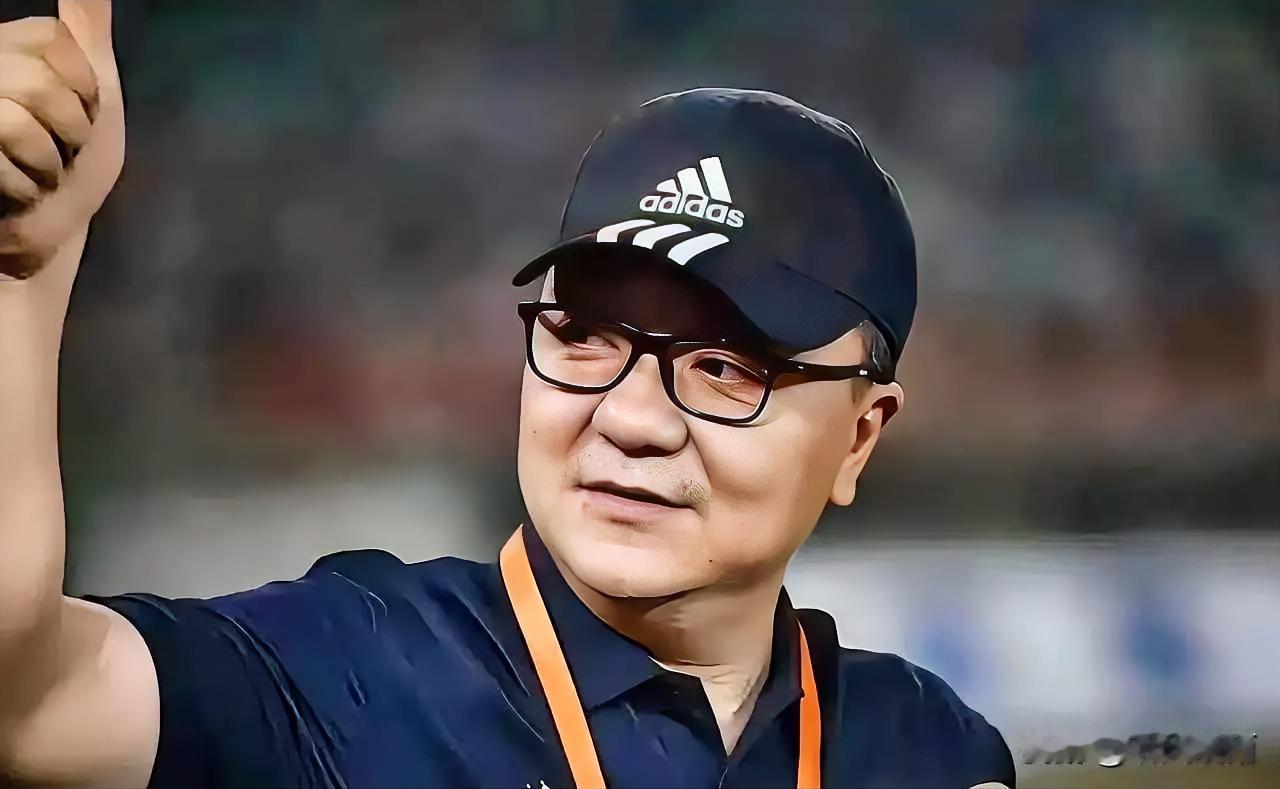 “打人不打脸，揭人不揭短”。董路这一次过分了，竟然正式发出邀约，想让“足球小将”