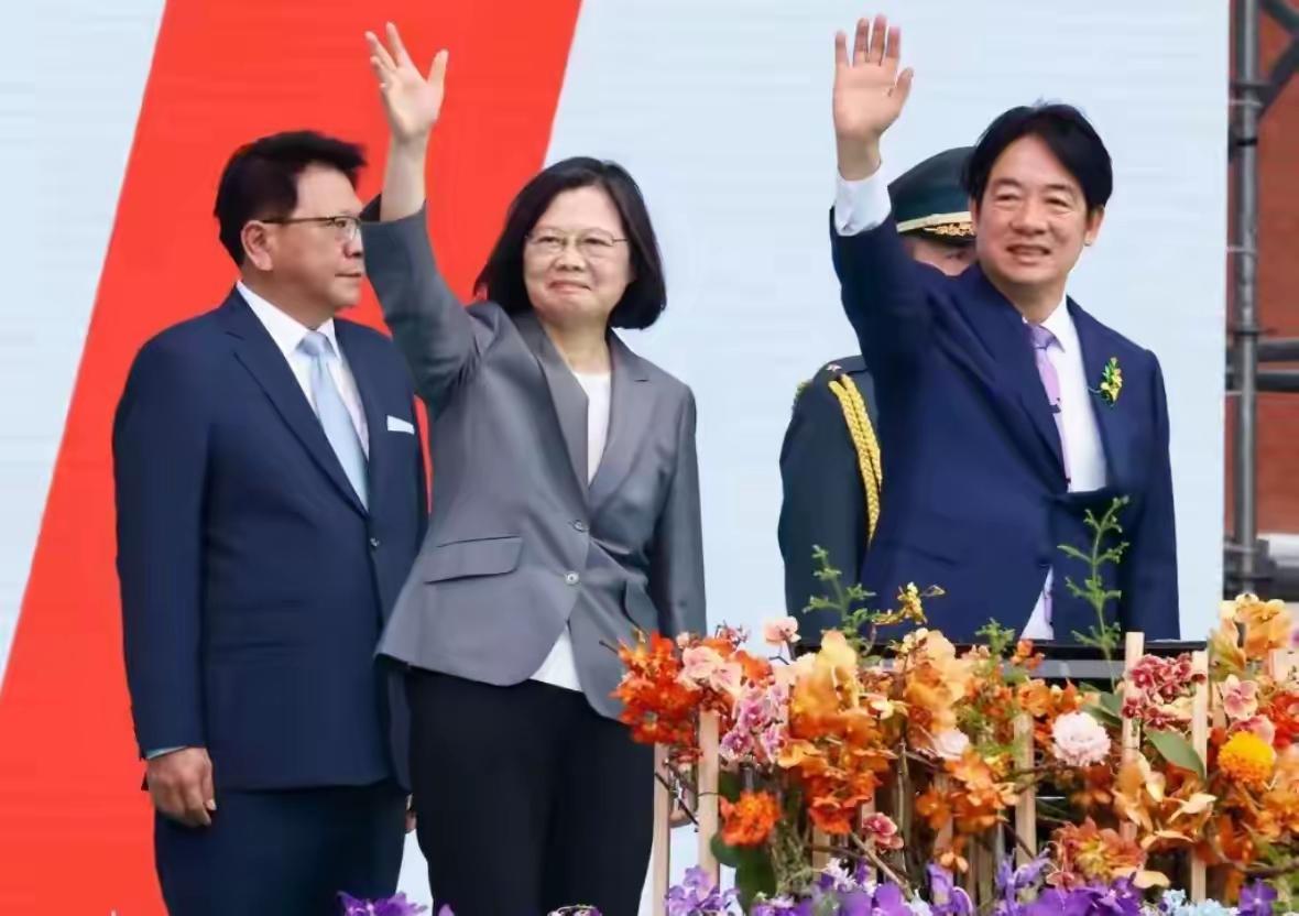 台媒那边又搞了个新花样——6月15号，"中国台湾桃园发展基金会"扔出一份民调，问