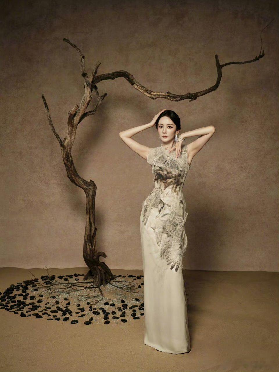 网传杨幂要官宣prada代言人了，你期待吗