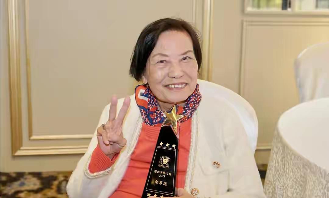 香港著名演员余慕莲，今年88岁，刚刚签署了一份公证文件，名下的房产和存款死后全部