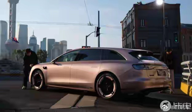 享界s9T新色来了，不过看样子只是换了个新色，门把手没有变，不过这个同色轮毂有