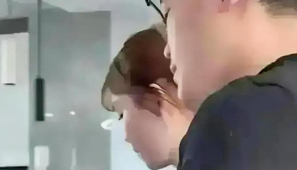 2026年3月，浙江绍兴越城区的一场退婚，刷爆了全网，看哭了无数网友。一位即将披