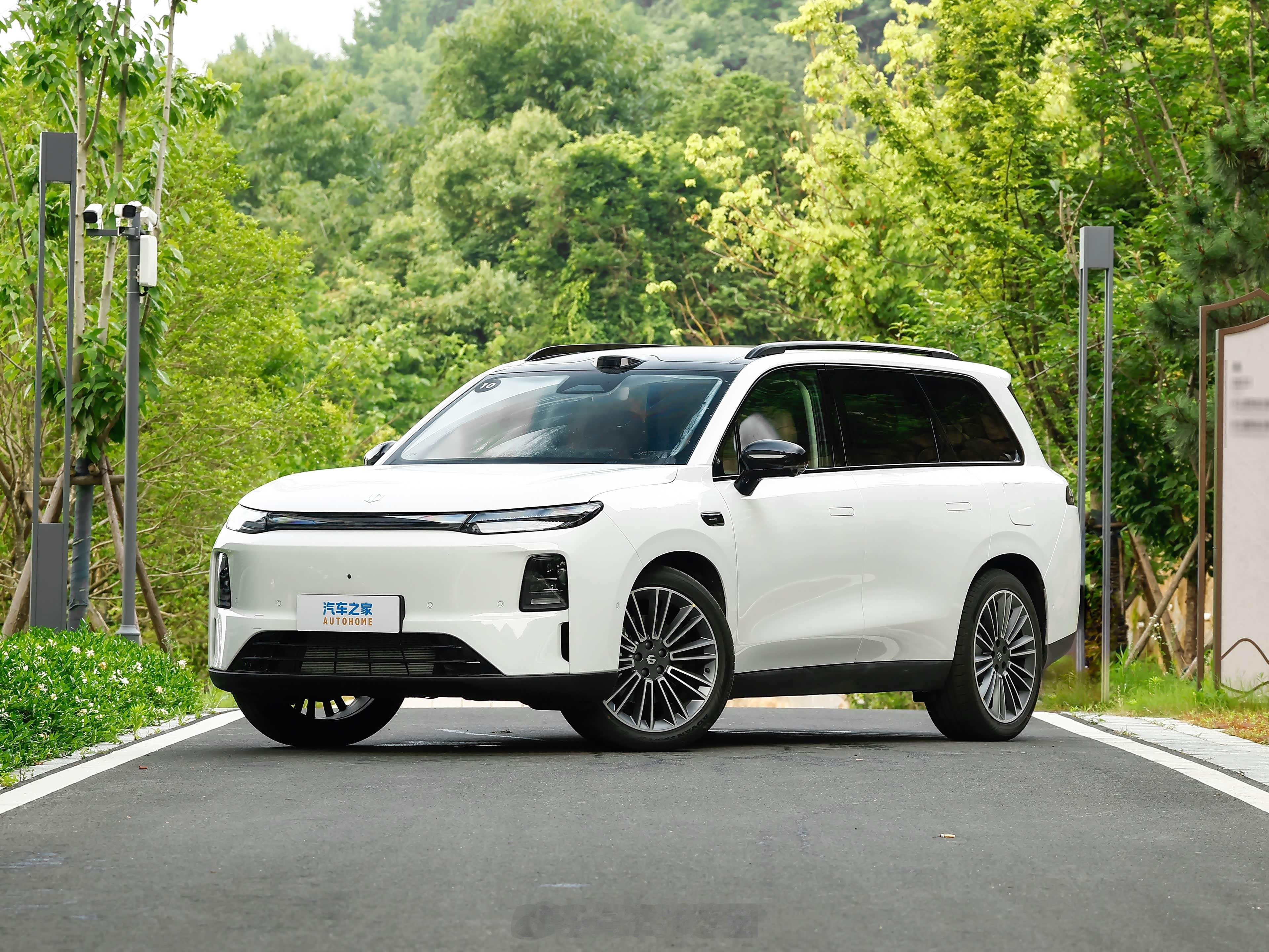 新款零跑C16上市，售价14.58-16.98万元纯电/增程中大型SUV车长4