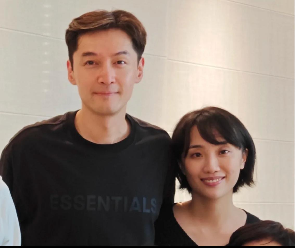 终于理解顶流明星胡歌，为什么有顶级美女都不娶，而是娶了长相普通的助理黄曦宁了