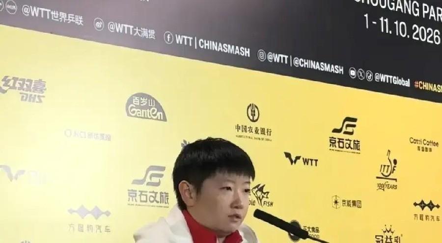 王曼昱2024年10月退了三站比赛，网上有人追着她骂，2025年10月中国大满贯