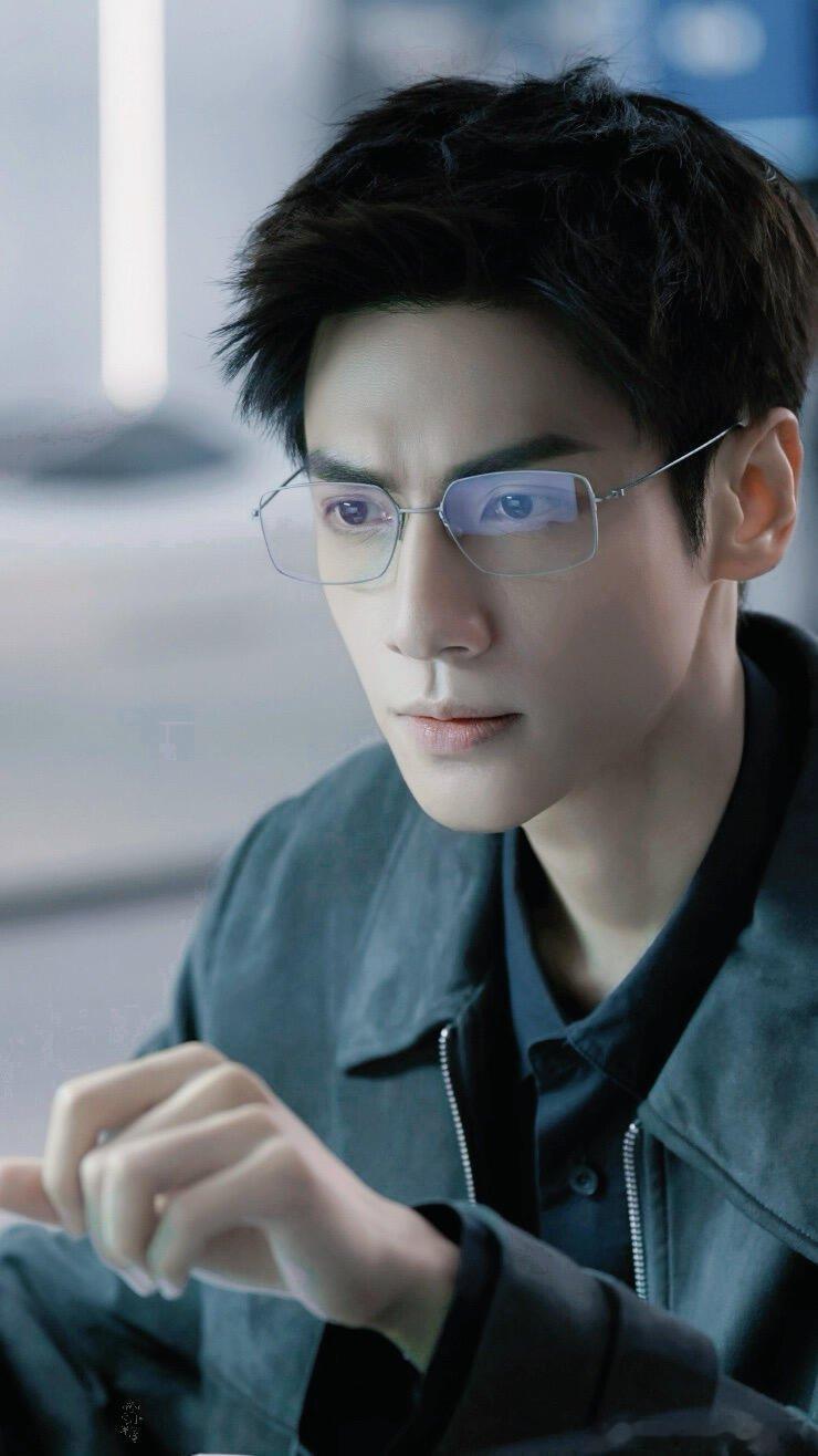 罗云熙一步一步一部一部罗云熙一步一佳作，角色反差太让人惊喜，罗云熙一部接一部好