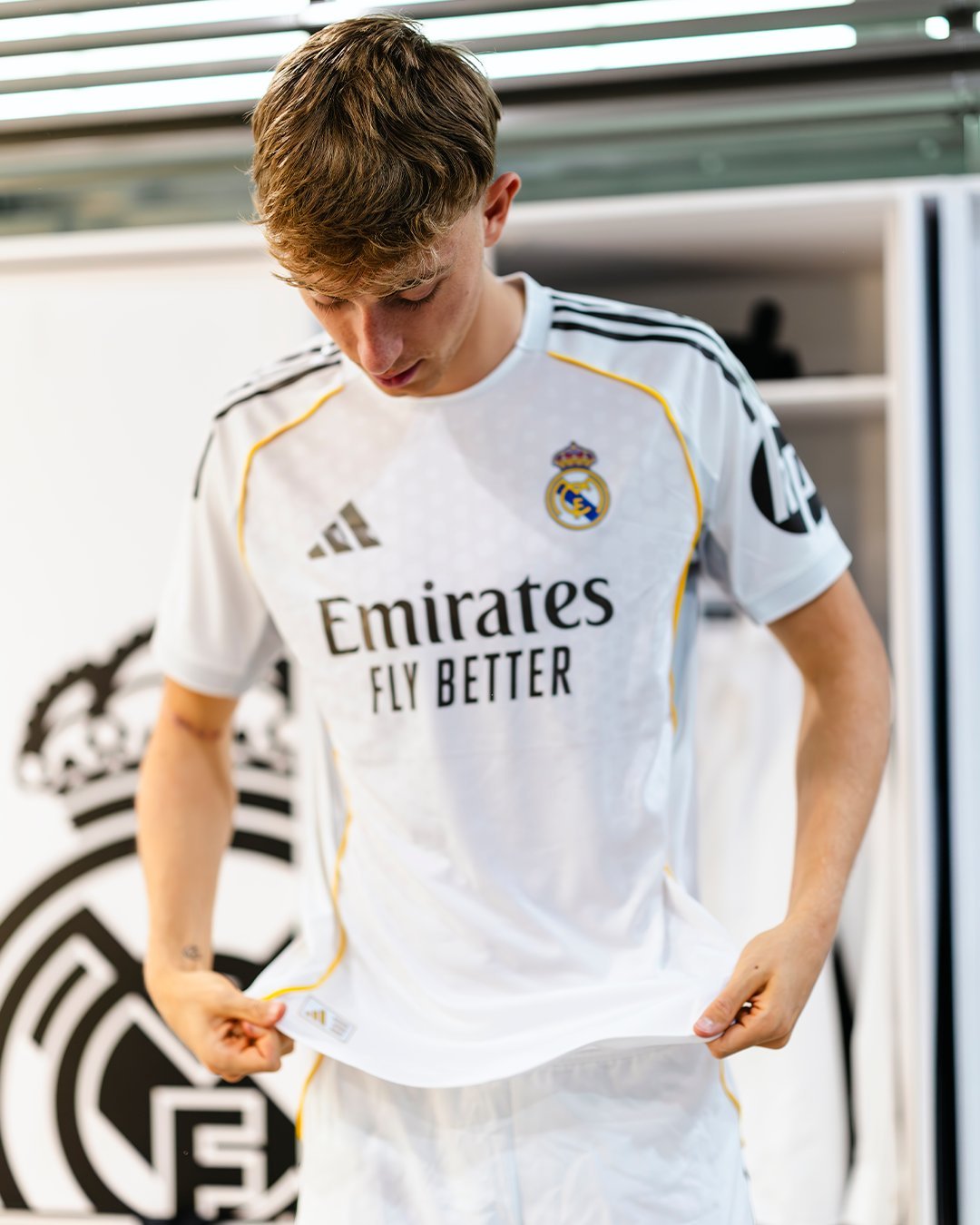 皇马官方：🤍当你第一次穿上它时…👕halamadrid​​​