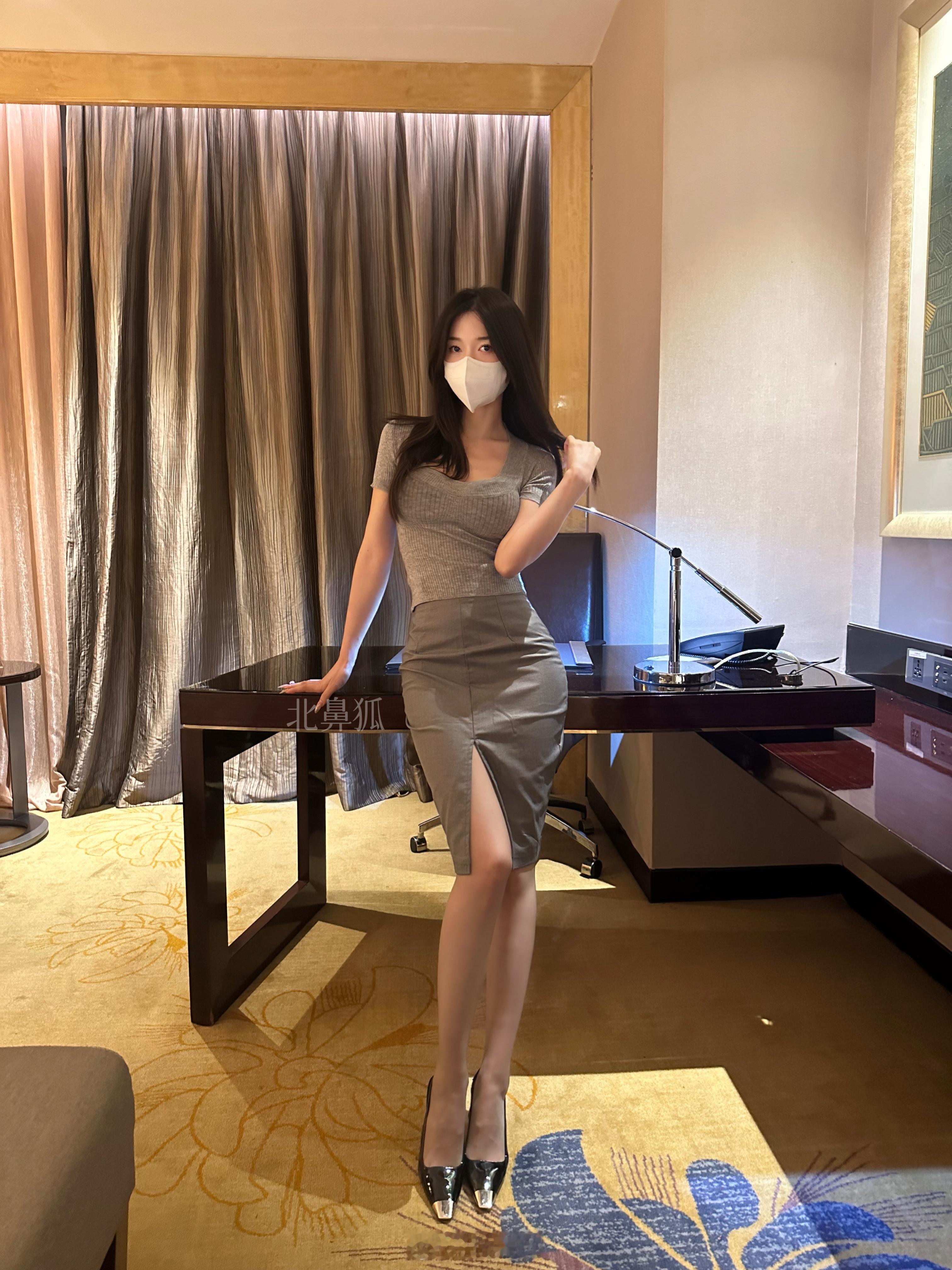 灰色系涞觅润丝ootd今天穿什么​​​