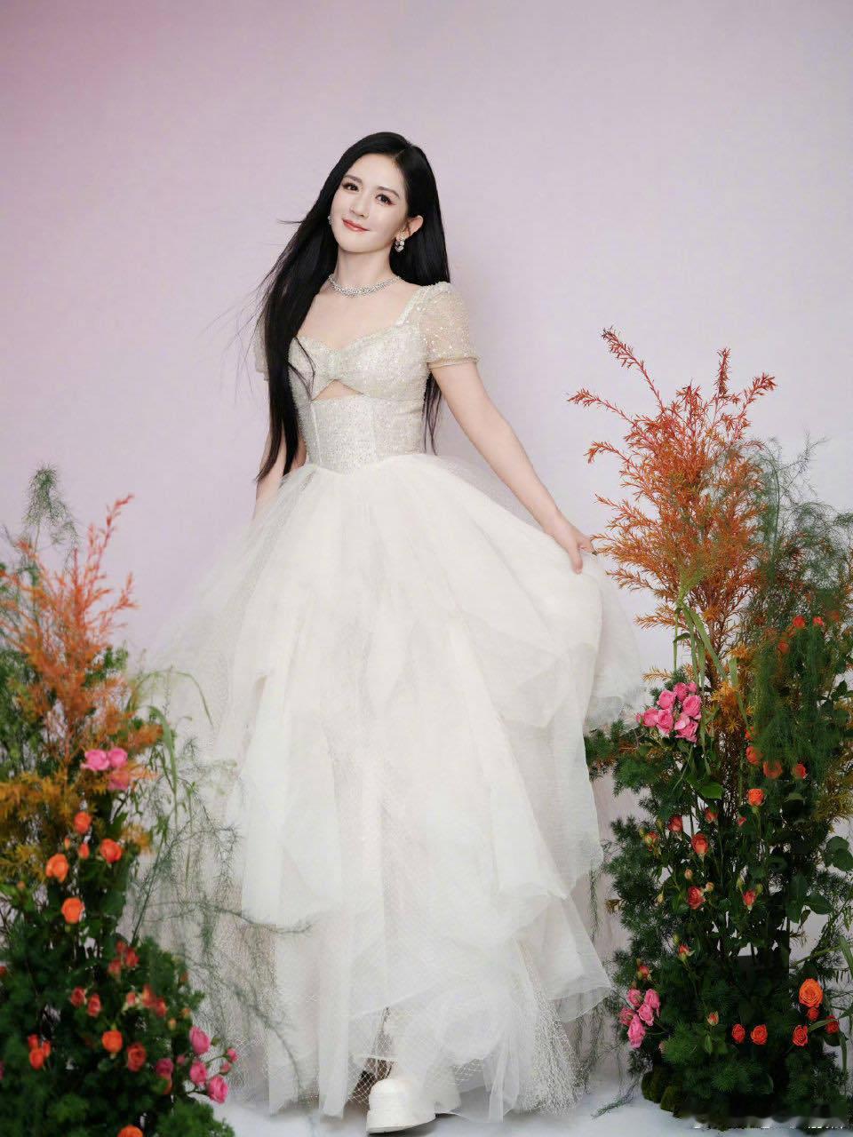 娱乐谢娜好六夜造型谢娜双11疯狂好六夜造型谁看了娜姐的舞台不说一句好牛