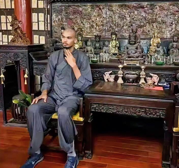 文班亚马中国行的决定真是令人诧异！据报道文班亚马决定在少林寺进行修行，目前决定
