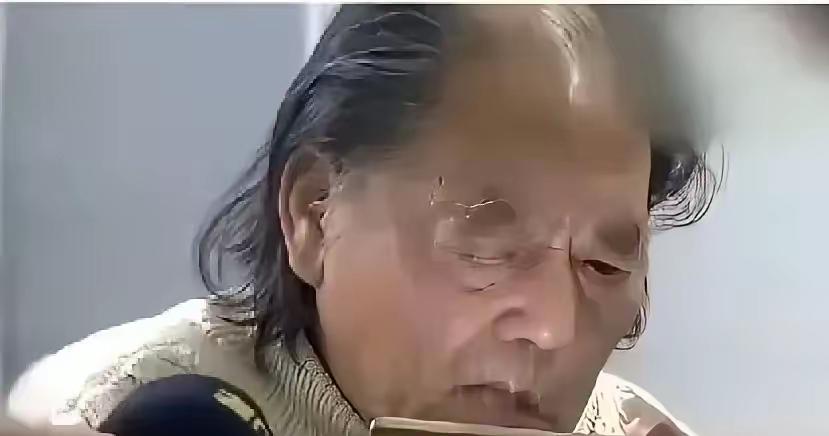 一个男人扔下老婆孩子不管整整30年，现在老了，被那个相好的赶了出来，居然还想回儿