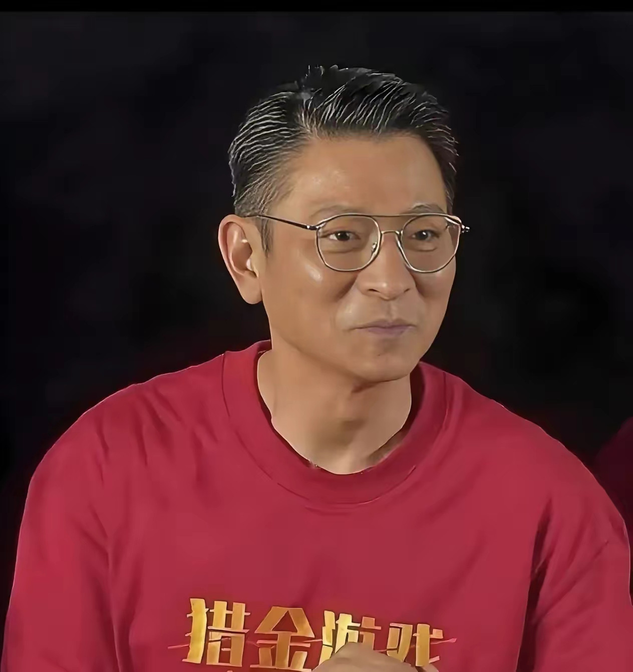 刘德华身价上百亿，但是有一个铁打的规律，就是刘德华从不去触碰股票资产，记得有一次受采访时记者问他这么