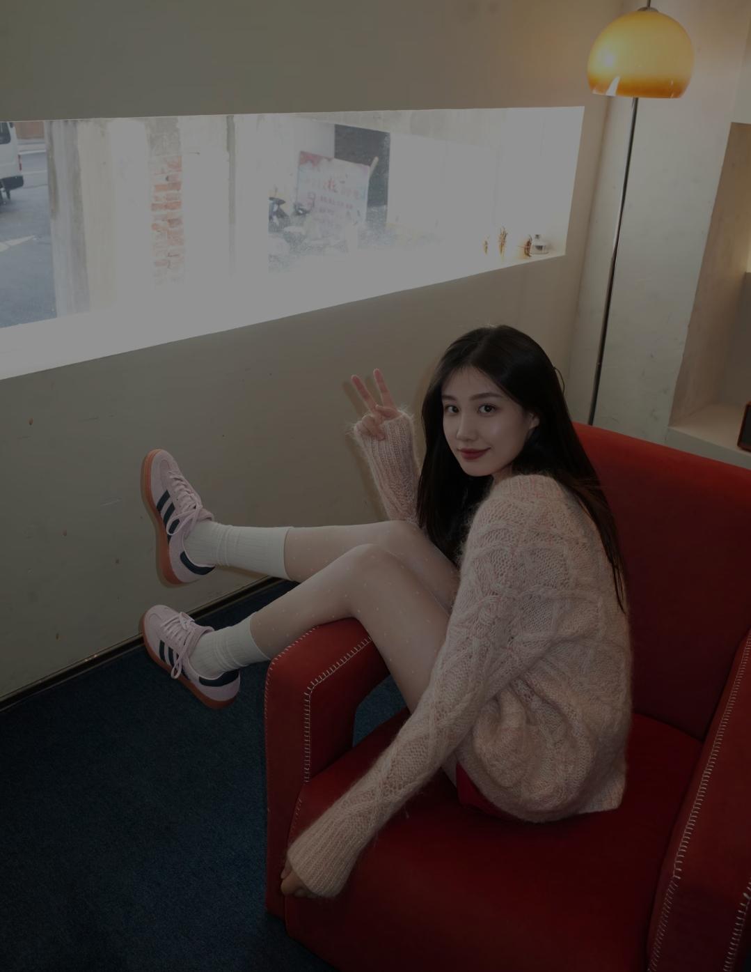 今日份穿搭！单亲妈妈御姐宝宝辅食大长腿高跟丝袜黑丝袜显腿粗还是腿细呀?