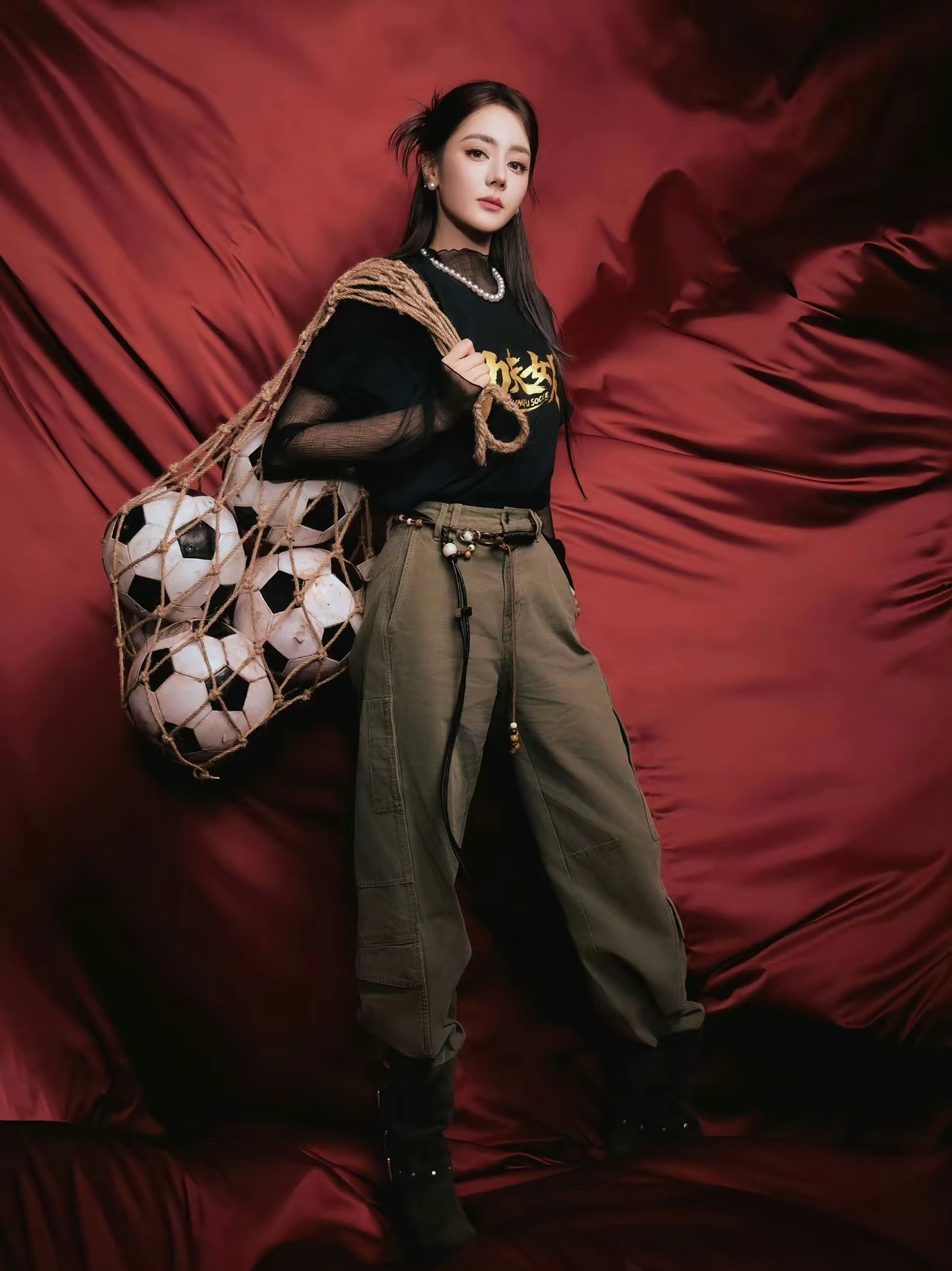《功夫女足》颜值top10女角色第十名张小斐，饰演峨嵋队长。39岁，身高170c