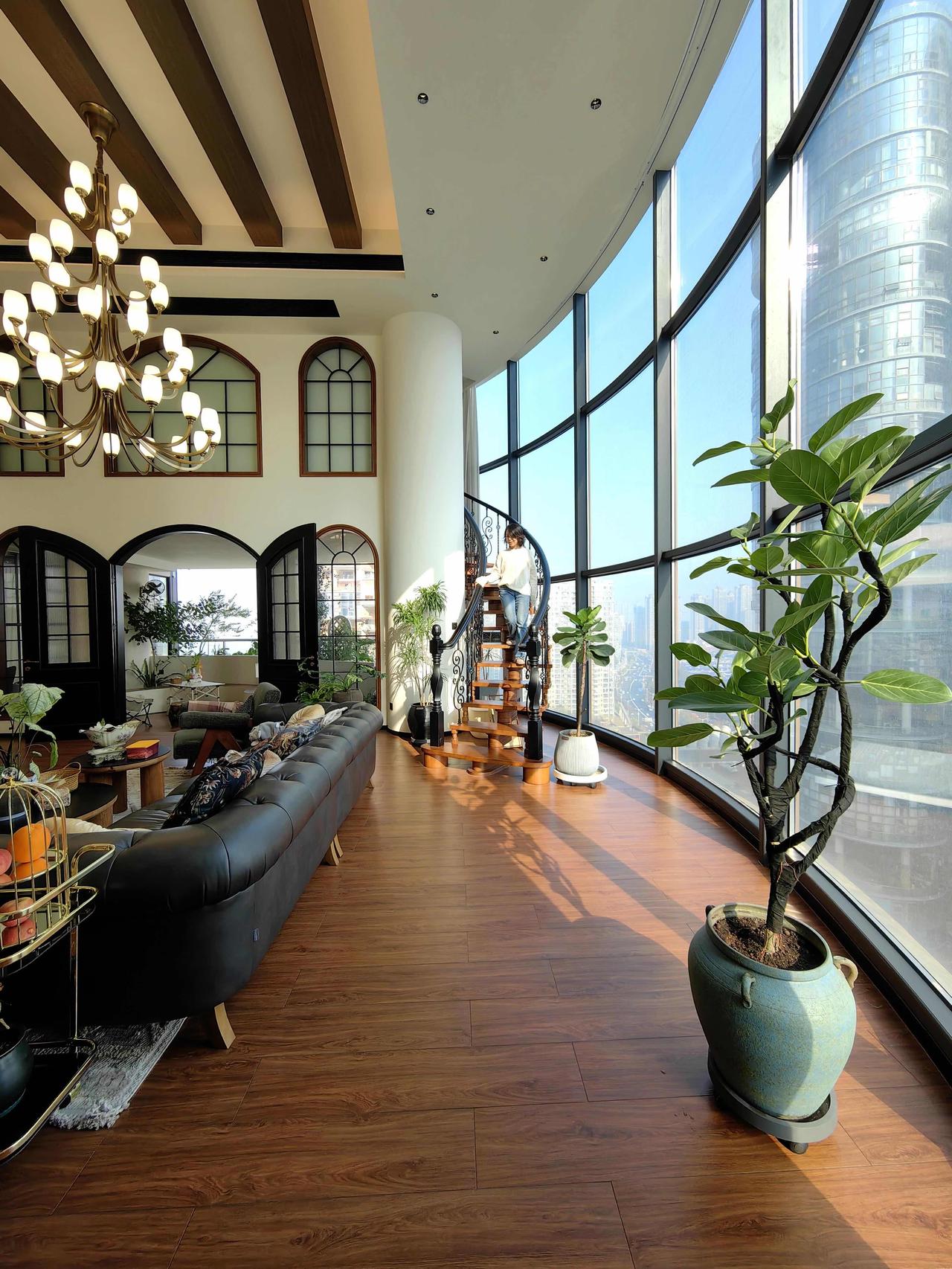 谁信啊，这是52岁阿姨自装400平的家，长沙一位阿姨晒出自己装的新家，是套复式的