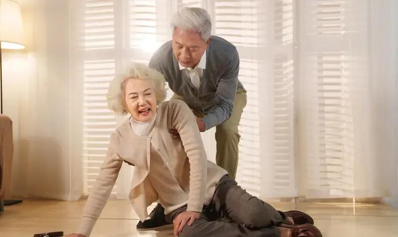 几十年前，我原单位有个女同事，如今已退休了。她一直未婚，女儿都三十多岁还未出嫁。