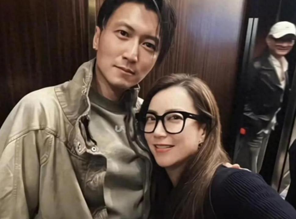 谢贤离世才彻底看透！谢霆锋一生最重要的女人，既不是挚爱王菲，也不是孩子妈张柏