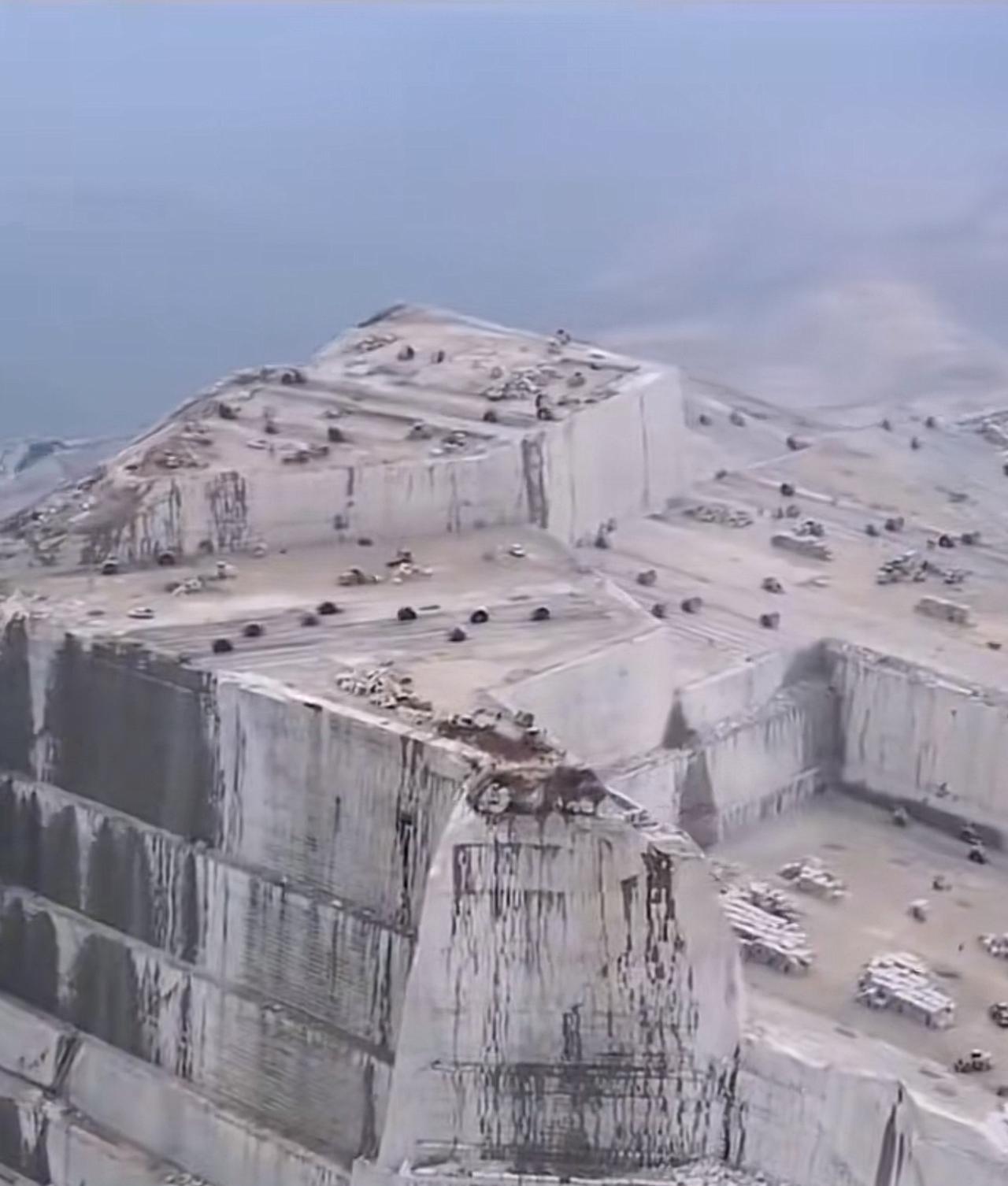 中国最悲催的一座山，价值20000亿。