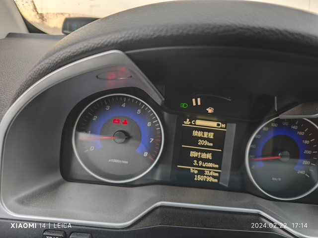 帝豪年头上来，故障频出帝豪15款RS手动向上，15年底上的牌。用了8年，前面