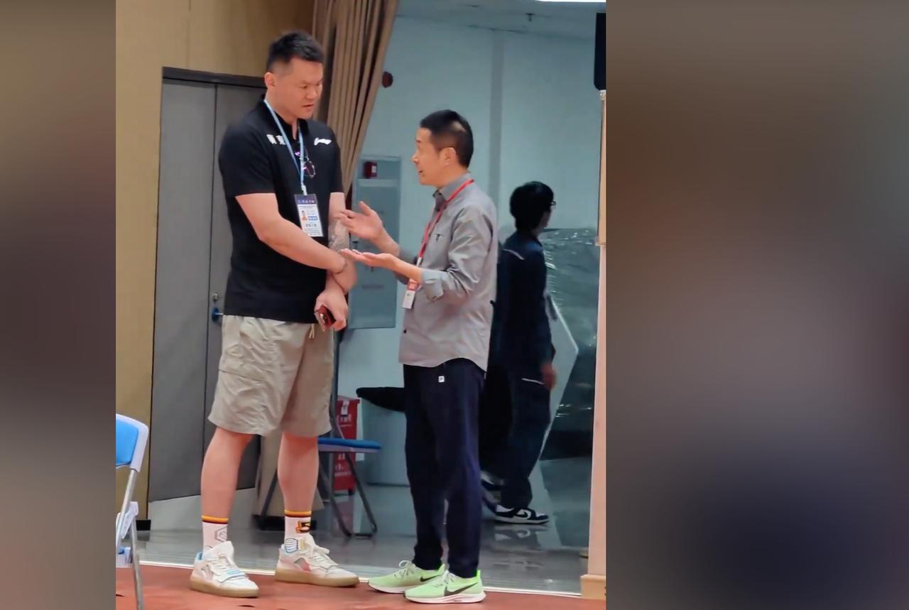 陈海涛进退两难！据广东体育媒体人透露，广东男篮方面为了达到新赛季准入条件，或