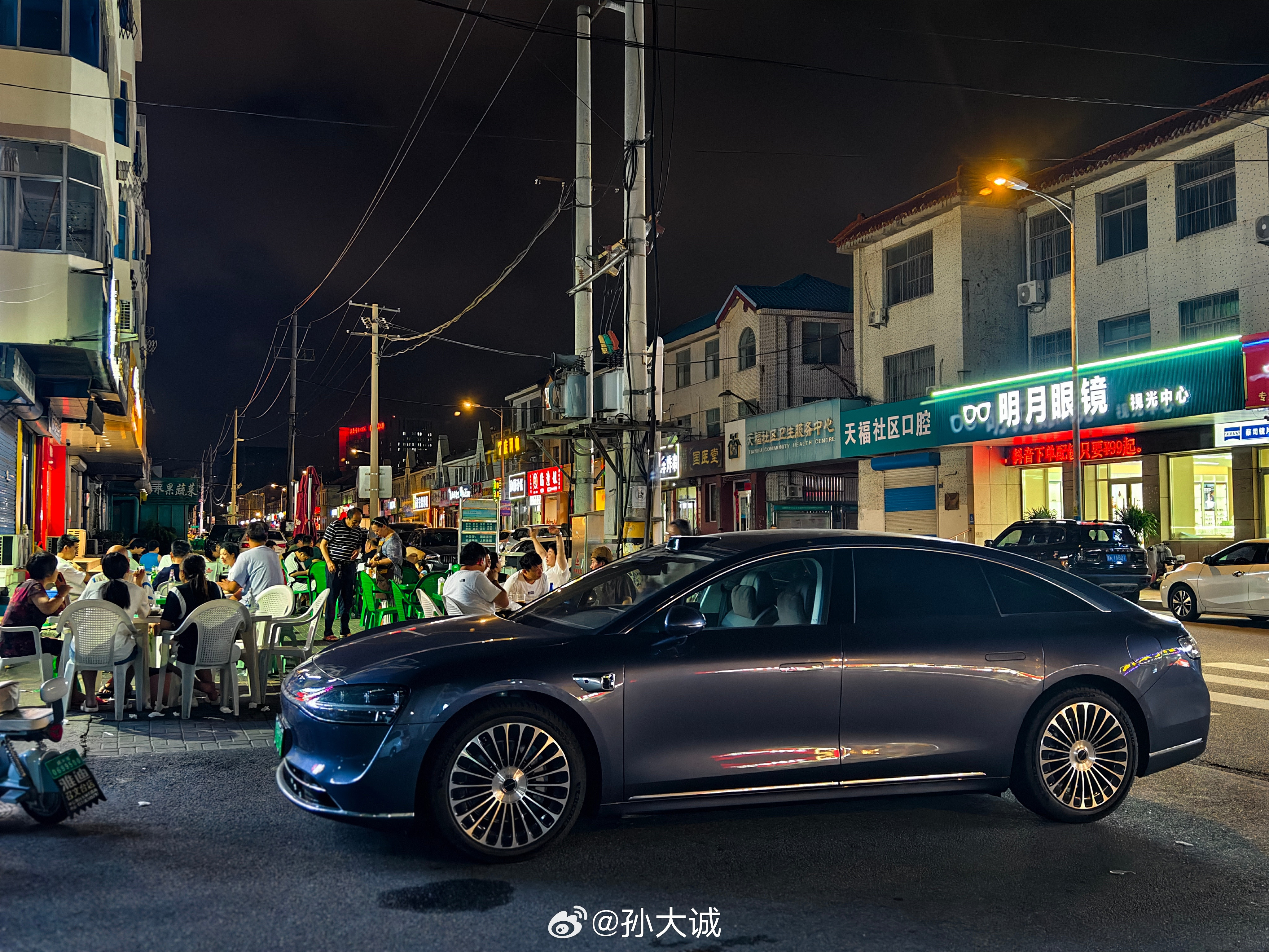 和我，一个大连的，一个淄博的，在威海约上了。他今晚放弃了家宴，特意跑了50km国