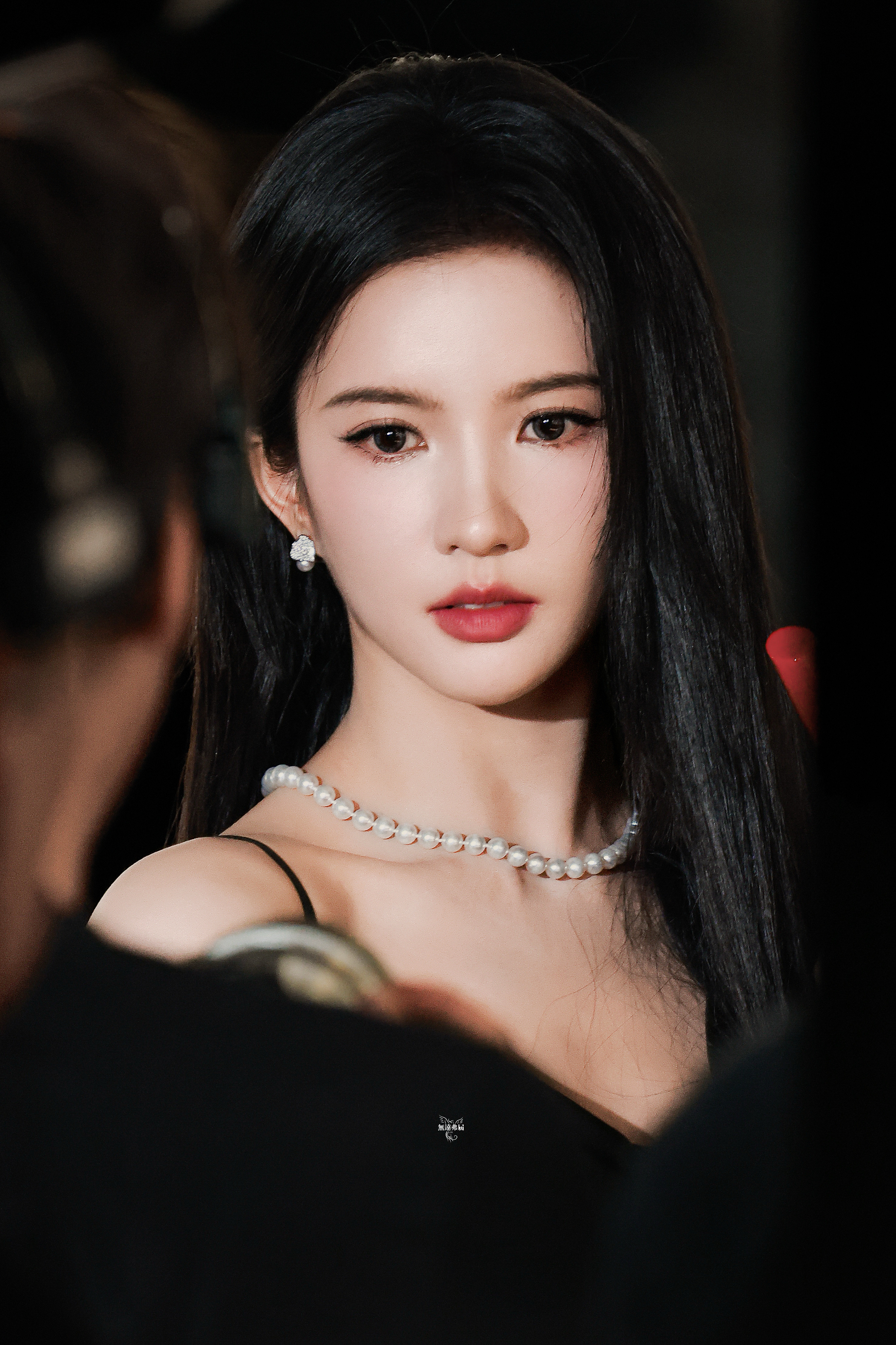 刘些宁红毯好权威的脸​​​