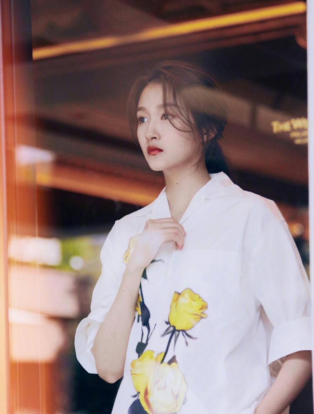 关晓彤这次真把流量明星的脸打肿了。《曾少年》豆瓣8.2分，全网播放量冲破15亿