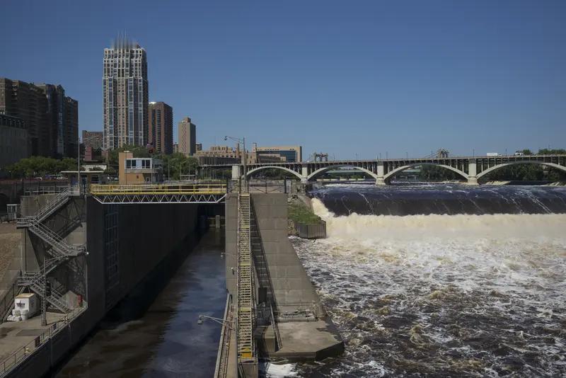 明尼苏达州的社会福利诈骗案最近让整个美国都炸开了锅！涉案的资金总数超过了10亿